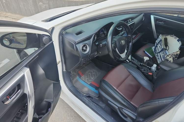 Used Toyota Corolla 2018 Dual-Engine 1.8L E-CVT Smart Edition
