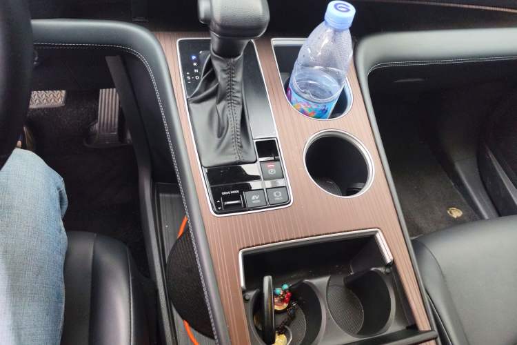 Used Toyota Granvia 2024 2.5L Hybrid Luxury Edition
