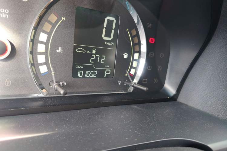 Used Roewe 350 2010 350C 1.5L Automatic Xunyi Edition Odometer Close Up