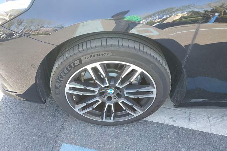 Used BMW 5 Series 2025 530Li Leading Model M Sport Package Left Front Wheel Hub