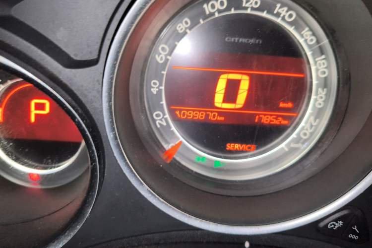 Used Citroen C4L 2014 1.6THP Intelligent Drive Automatic Dynamic Model Odometer Close Up