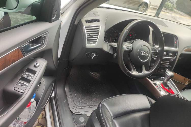 Used Audi Q5 2015 40 TFSI Technology Edition Driver Seat