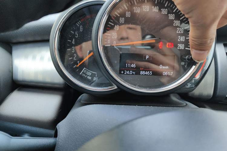 Used MINI 2016 1.5T COOPER Performance Edition 5-door version Odometer Close Up