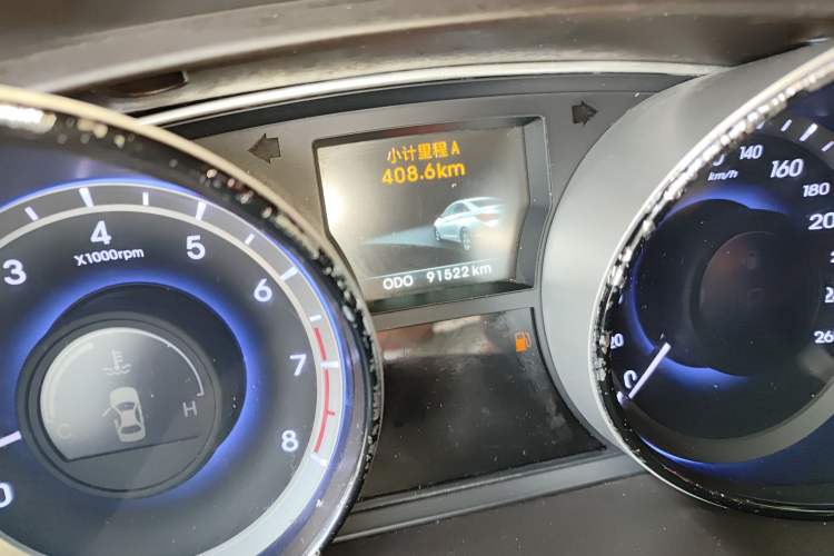 Used Hyundai Sonata 2014 2.0L Automatic Luxury Edition Odometer Close Up