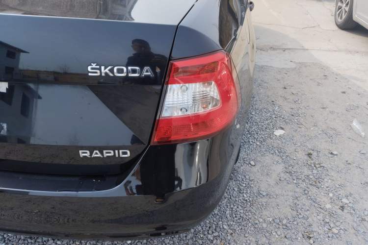 Used Skoda Rapid 2015 1.6L Manual Le Xuan Model