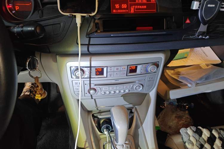 Used Citroen C5 2012 2.0L Automatic Luxury Edition Audio And AC Panel