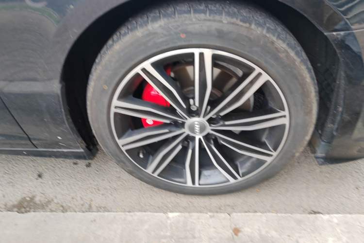 Used Audi A6L 2020 45 TFSI Prestige Dynamic Edition Right Front Wheel Hub