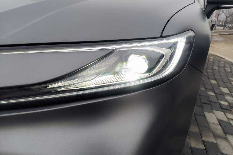 Used Toyota Camry 2025 Dual-Motor 2.0 HXS Glory Edition
