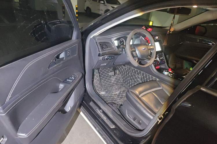 Used Ford Taurus 2015 EcoBoost 245 Luxury Model