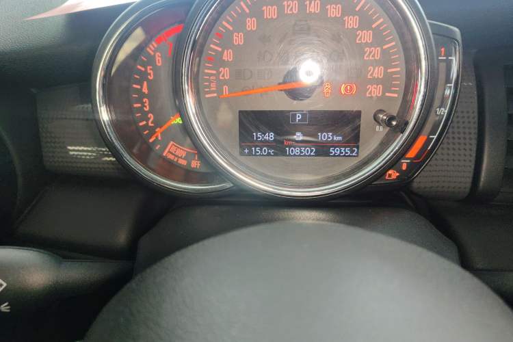 Used MINI 2016 1.5T COOPER Five-Door Edition Odometer Close Up