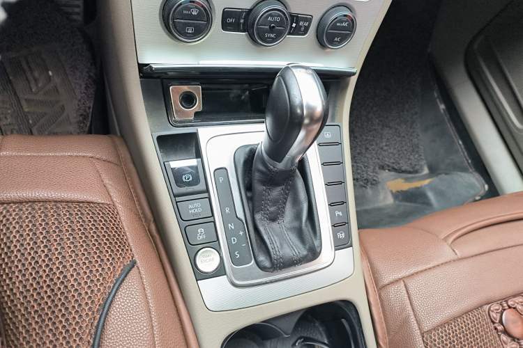 Used Volkswagen Magotan 2015 1.8TSI Prestige Model Gear Lever