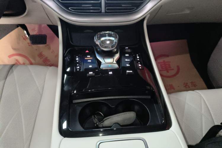 Used Denza D9 2024 EV 600 Four-Wheel-Drive Flagship Model