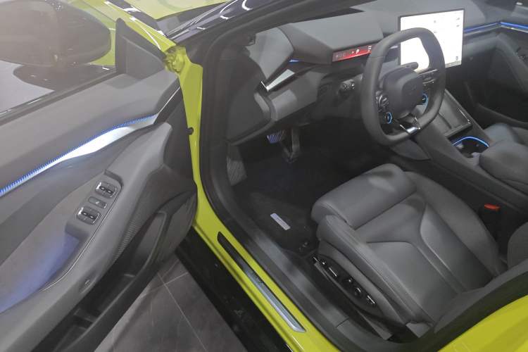 Used XPeng P7 2025 Model—702 Long Range Ultra