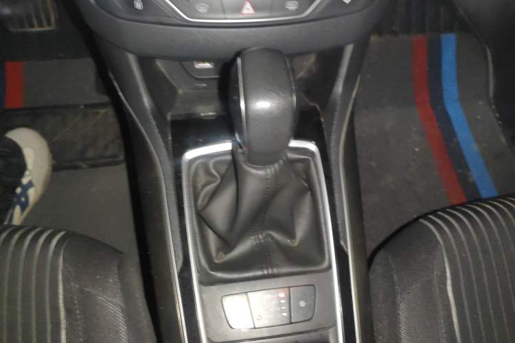 Used Peugeot 408 2016 1.6T Automatic Luxury Edition Gear Lever