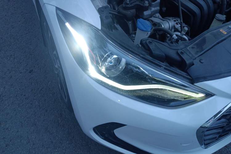 Used Hyundai Elantra (6th Generation / Lingdong) 2020 1.5L CVT Smart & Stylish – Elite Version Right Front Headlight