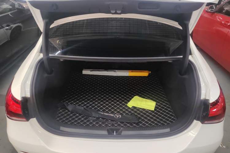 Used Mercedes-Benz A-Class 2022 Revised Version A 200 L Sport Sedan Fashionable Style Trunk