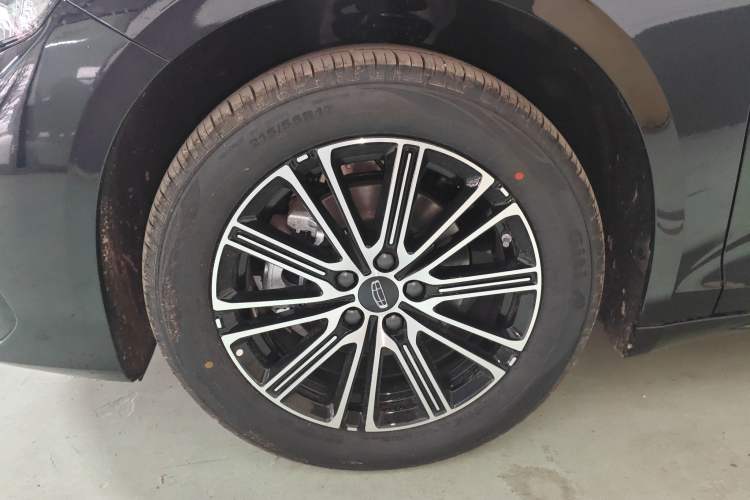 Used Geely Auto Preface 2026 Model Oriental Yao 1.5TD Fuyao Edition Left Front Wheel Hub