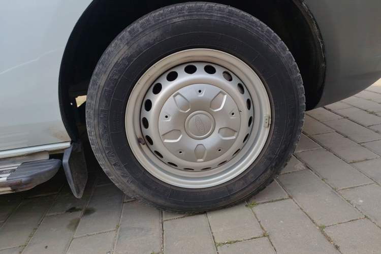 Used Ford Transit 2019 2.0T Gasoline Multi-Purpose Commercial Vehicle Short Wheelbase Low Roof 6-Seater China VI Standard
