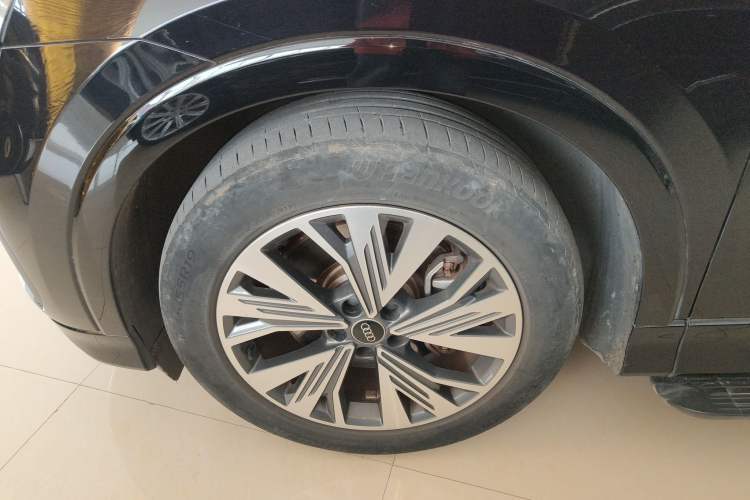 Used Audi Q5 e-tron 2023 40 e-tron Shining Edition Mecha Kit
