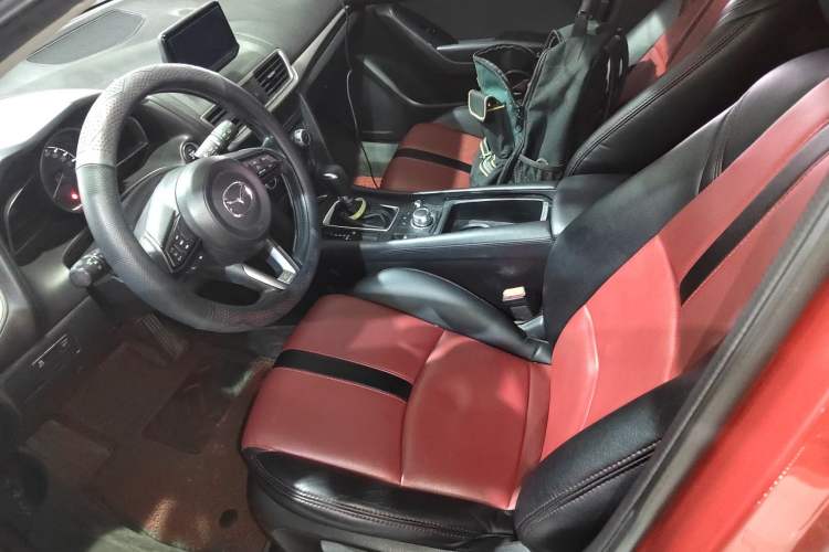 Used Mazda 3 Axela 2017 Hatchback 1.5L Automatic Luxury Model Emission Standard China V
