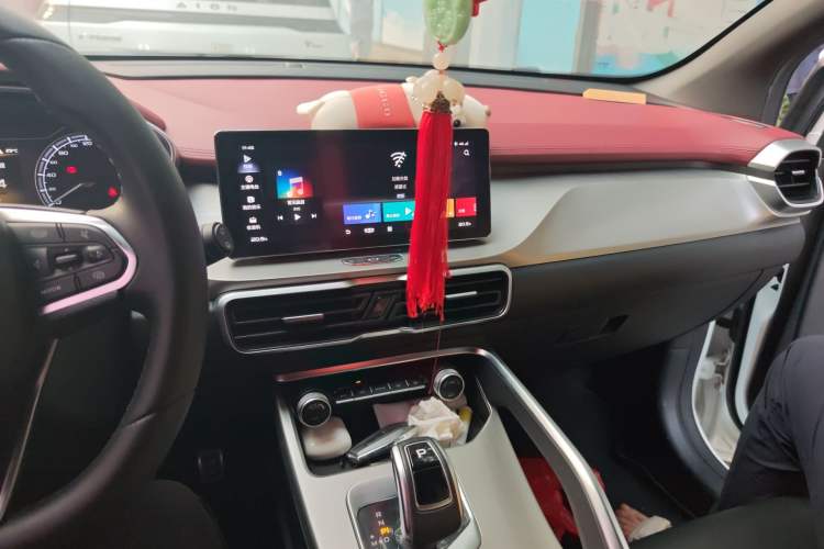 Used Geely Auto Coolray 2019 260T DCT Knight China VI Standard Audio And AC Panel