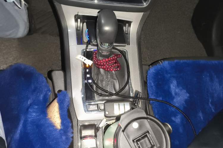 Used Roewe RX5 2020 20T Automatic 4G Connected Million Edition Gear Lever