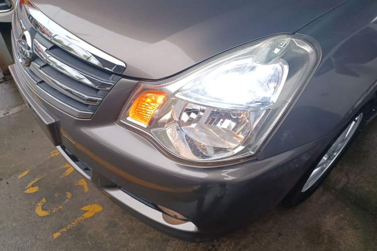 Used Nissan Sylphy 2012 Classic 1.6XE Manual Comfort Edition Left Front Headlight