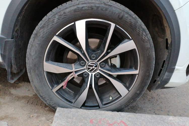 Used Volkswagen T-ROC 2023 300TSI DSG Two-Wheel-Drive Chen Guang Edition
