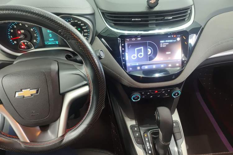 Used Chevrolet Malibu 2016 1.6T Automatic Comfort Edition Audio And AC Panel