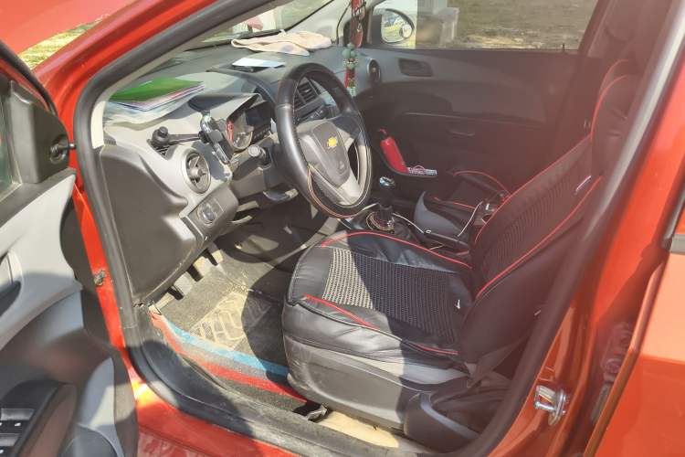 Used Chevrolet Aveo Sonic 2011 Sedan 1.4L MT SL