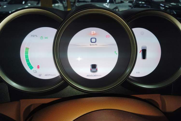 Used ORA Lightning Cat 2022 555 km Luxury Edition Instrument Cluster