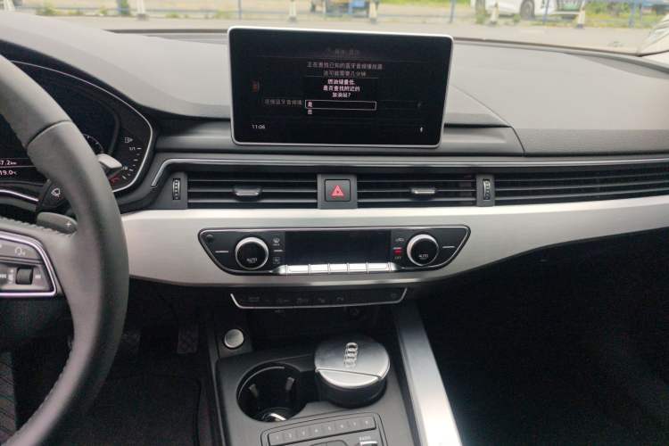 Used Audi A4L 2019 40 TFSI Fashion Edition China VI Emission Standard Audio And AC Panel