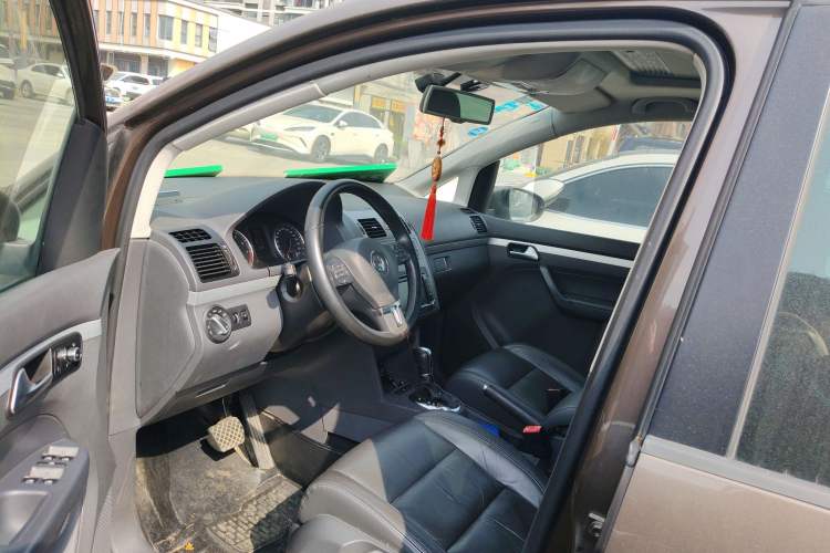 Used Volkswagen Touran 2013 1.4T DSG Crystal Edition 5-Seater
