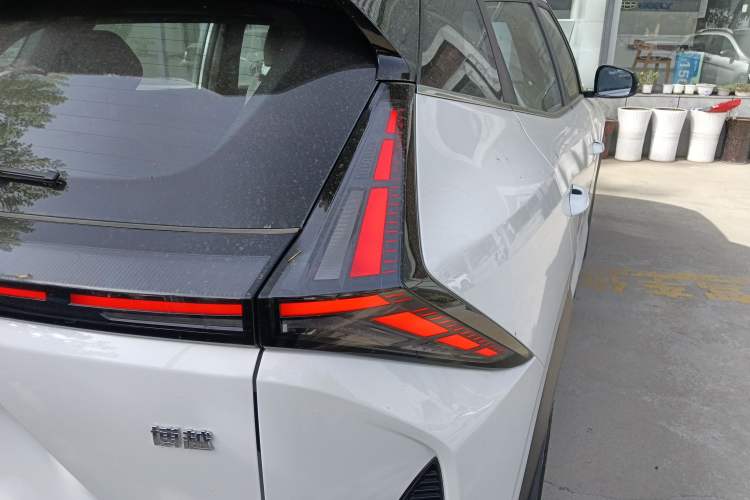 Used Geely Auto Emgrand X7 Sport 2026 Model 1.5TD Joyful Exterior 3