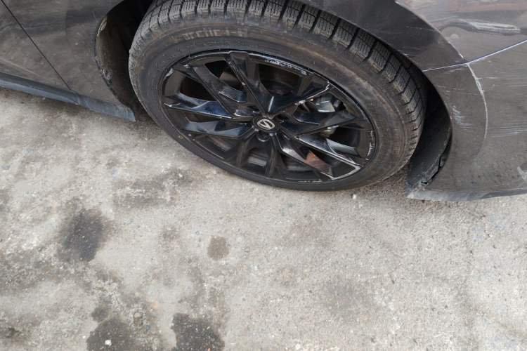 Used CHANGAN UNI-V 2024 1.5T Prestige Edition Right Front Wheel Hub
