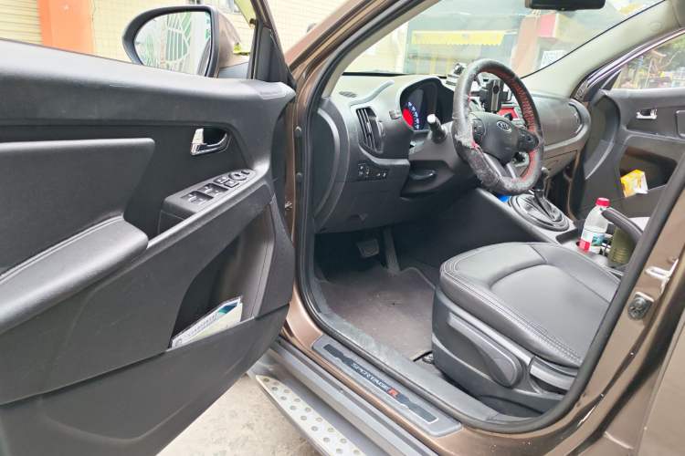 Used Kia Sportage R 2011 2.0L Automatic Two-Wheel Drive Premium Edition
