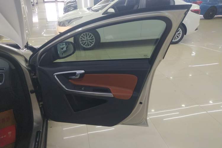 Used Volvo S60 2017 S60L T4 Smart Range Edition
