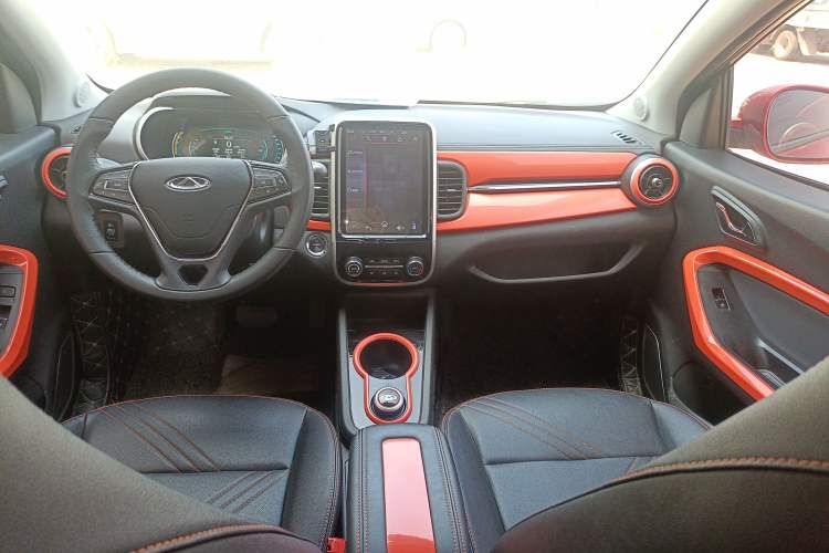 Used Chery QQ Little Ant 2021 200 000-Yuan Ant Fan Edition Talent Version NMC Battery 301 km Center Console