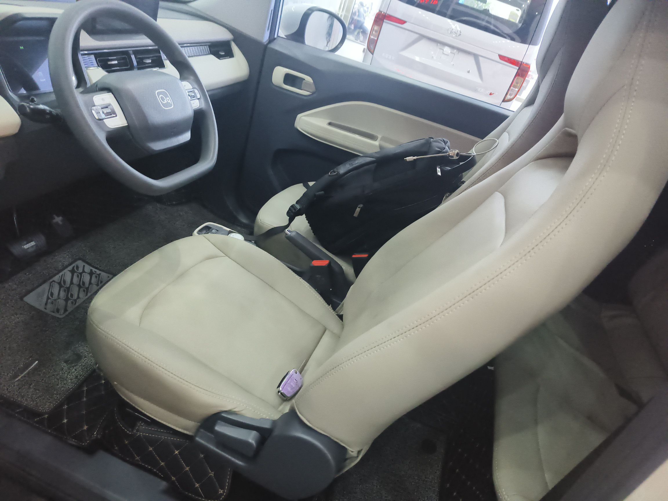 Переднее сиденье в автомобиле