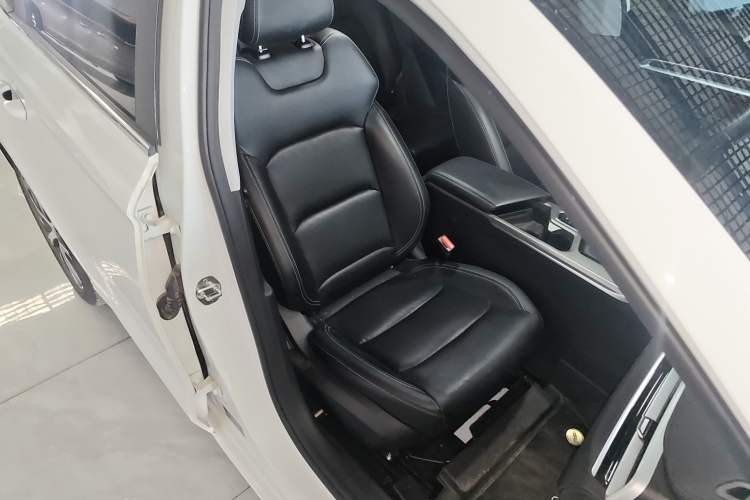 Used Geely Auto Emgrand 2023 4th Generation Champion Edition 1.5L CVT Prestige Model Right Front Seat