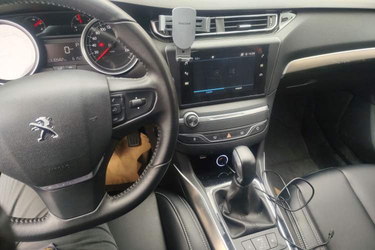 Used Peugeot 408 2016 1.6T Automatic Luxury Edition Audio And AC Panel