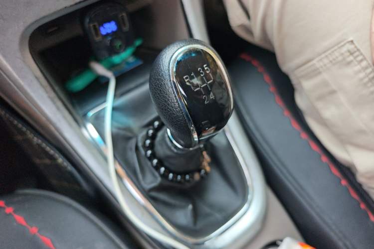 Used Buick GT 2013 GT 1.6L Manual Entry-Level Model Gear Lever