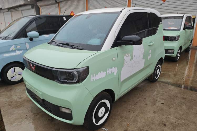 Used Wuling Hongguang MINIEV 2021 Macaron Sandwich Model 120 km Lithium Iron Phosphate