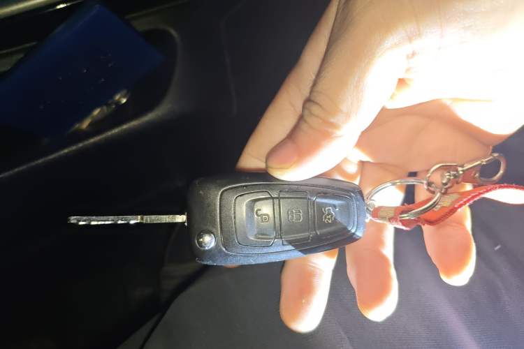 Used Ford Focus 2012 Hatchback 1.6L Automatic Fashion Edition Vehicle Key