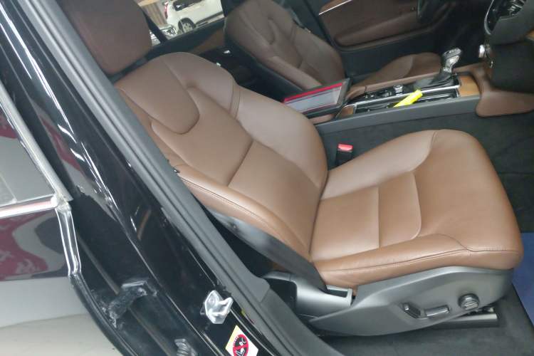 Used Volvo XC90 2019 T6 Zhiyi Edition 7-Seater China V Emission Standard
