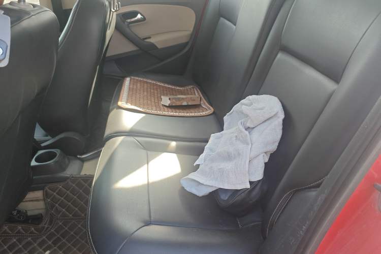 Used Volkswagen Polo 2011 1.4L Manual ZhiShang Edition Left Rear Seat