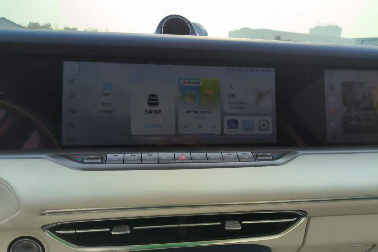 Used VOYAH FREE 2021 Four-Wheel Drive Standard Range-Extended Exclusive Luxury Package Audio And AC Panel