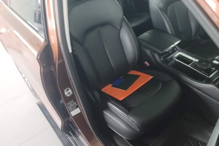 Used Roewe RX8 2018 30T Two-Wheel Drive Flagship Edition