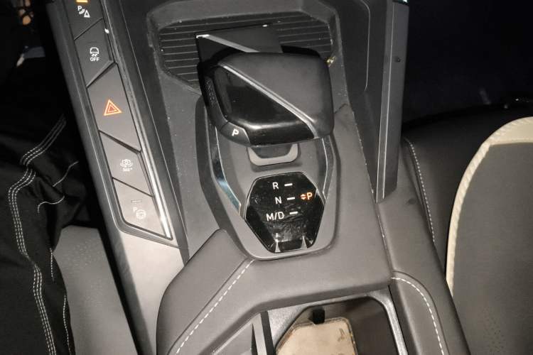 Used Lynk & Co 06 2023 Remix 1.5T Shero Gear Lever