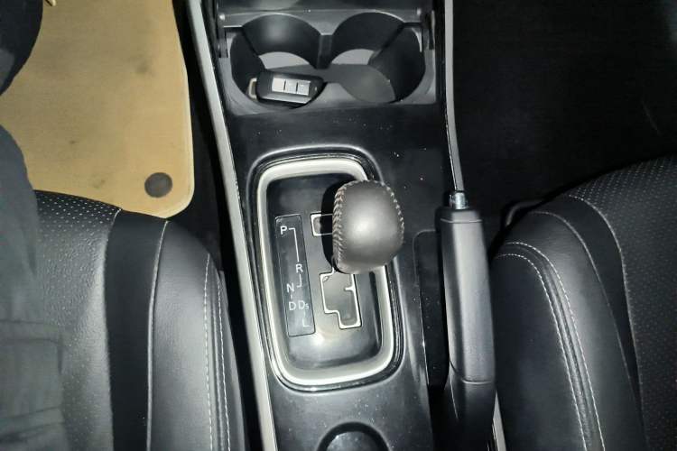 Used Mitsubishi Outlander 2018 2.0L Two-Wheel-Drive Jiale Edition 7-Seater